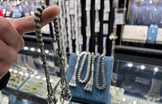 Bu tespihlerin fiyatı dudak uçuklatıyor