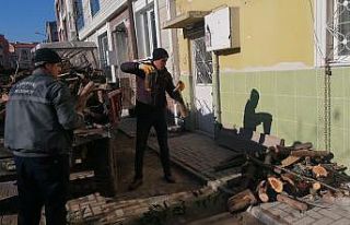 Budanan ağaç dalları ihtiyaç sahibi ailelere yakacak...