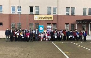 Burhaniye’de başarılı öğrenciler ödüllendirildi