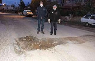 Burhaniye’de doğalgaz kazısında bozulan yollar...