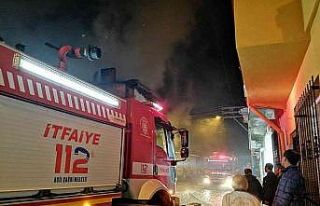 Burhaniye’deki yangında iki aile evsiz kaldı