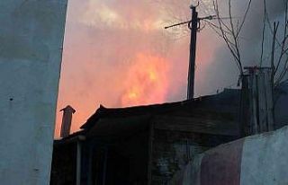 Bursa’da 2 ev alevlere teslim oldu...Kış ortasında...