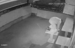 Bursa’da sakar hırsız kamerada