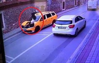 Bursa’da yolun karşısına geçmek isteyen çocuğa...