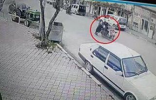 Bursa’da yolun karşısına geçmek isteyen kadına...