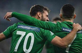 Bursaspor sahasında Royal Hastanesi Bandırmaspor’u...