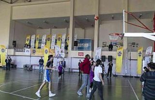 Büyükşehir Belediyesinin basketbolcuları, genç...