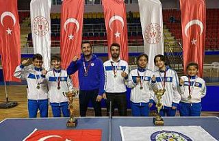 Büyükşehir Masa Tenisi takımı Ege bölge şampiyonu