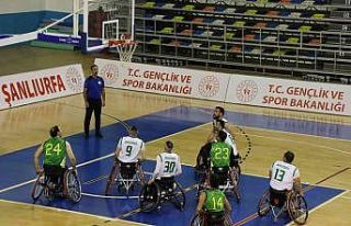 Büyükşehir tekerlekli sandalye basketbolda galibiyet...