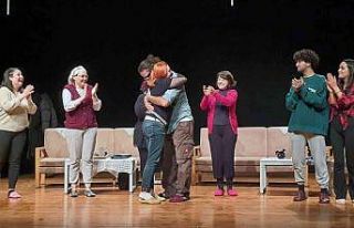 Büyükşehir Tiyatrocuları İstanbul’da sahne...