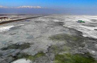 Buzla kaplanan Erzurum Ovası manzarasıyla mest etti
