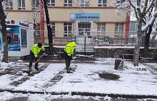 Cadde ve sokaklarda kar temizleme çalışmaları