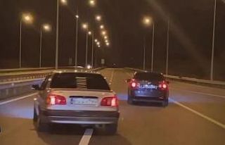 Çakarlı araçla trafiği tehlikeye atanlar sosyal...