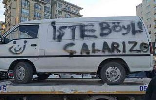 Çaldıkları aracın üzerine “İşte böyle çalarız”...