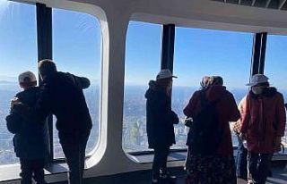 Çamlıca Kulesi’nden görmeden İstanbul’u dinledi