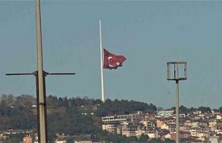 Çamlıca Tepesinden uçan Türk Bayrağı yeniden...