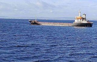 Çanakkale Boğazı’nda makine arızası yapan gemi...