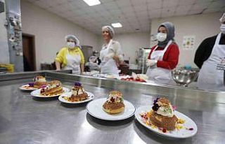 Canlı çiçeklerin tadını çok sevdiler