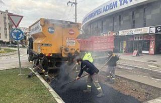 Çayırova’da asfalt yama çalışması