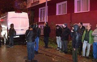 Çekmeköy’de 4 katlı apartmanın çatısı alev...