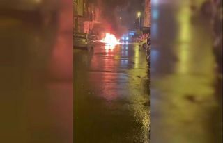 Çekmeköy’de park halindeki araç alev alev yandı