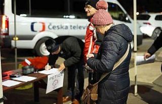 Çekya’da aşı karşıtlarından Çek Devlet Televizyonu...