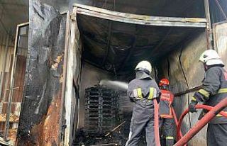 Çelik palet üreten fabrikada çıkan yangın korkuttu