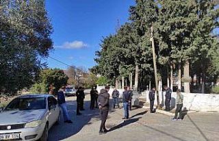 Cenaze çıkışı husumetlisini ayağından vurdu