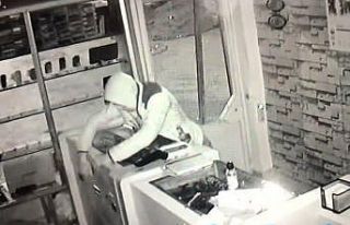 Cep telefonu hırsızı güvenlik kameralarına yakalandı