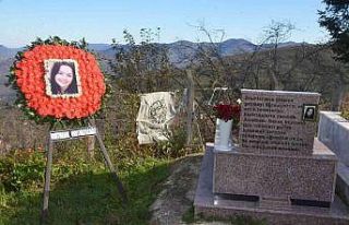 Ceren Özdemir, vefatının ikinci yılında mezarı...