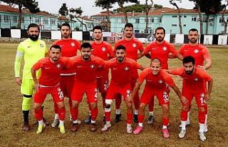 Çeşme Belediyespor 15 puanla lider