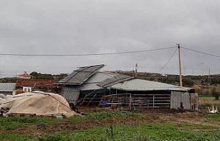 Çeşme’de hortum paniği: Evlerin çatılarında...