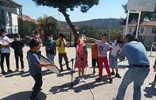 Çeşme’de ilkokul öğrencileri kamerayla tanışıp...