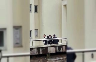 Cezaevine götürüldüğü esnada adliyeden kaçmaya...