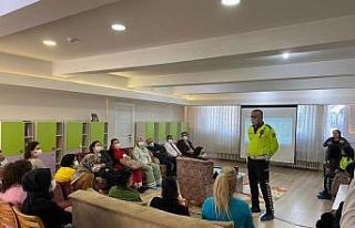 Çocuk evleri sitesinde çalışan personele trafik...