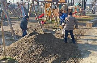 Çocuk parkurlarına sık sık bakım yapılıyor