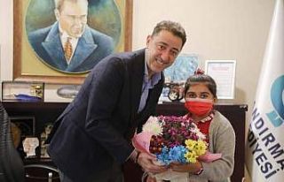 Çocuklardan kendi ürettikleri zeytinyağını hediye...