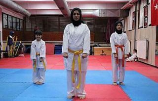 Çocukluk hayalini yıllar sonra kızlarıyla birlikte...