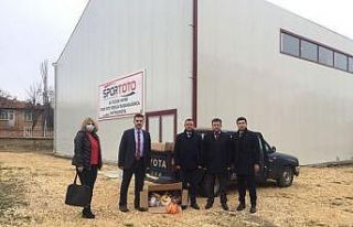 Daday’da okullara spor malzemesi desteği