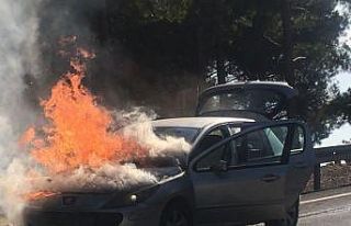 Dağ yolundaki otomobil yangını korkuttu