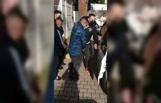 Damada "pompalı tüfek" takmıştı: Yakalandılar