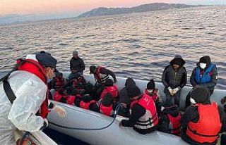 Datça açıklarında 25 düzensiz göçken kurtarıldı
