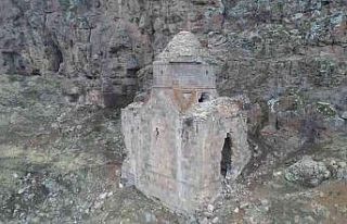 Define avcıları tarihi kiliseyi tahrip etti