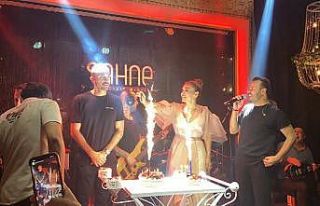 Demet Akalın ve Okan Kurt çiftinden görkemli 10....