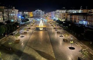 Demre Noel Baba Meydanı’nda ışıklandırma çalışması
