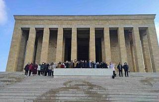 Deneme sınavında dereceye giren öğrencilere Ankara...