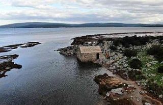 Denizle birleşen kaplıca: “Kleopatra Hamamı”