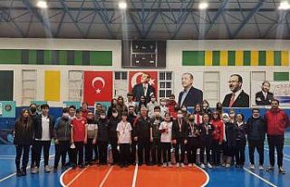 Denizli’de dart turnuvası düzenledi