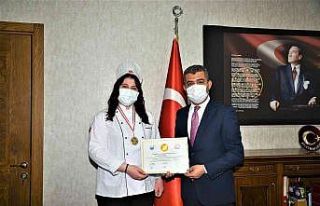 Denizlili Hatice, 30 ülkenin 300 şefini geçerek...