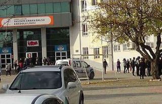 Ders arasında okulun penceresinden atlayan kız öğrenci...